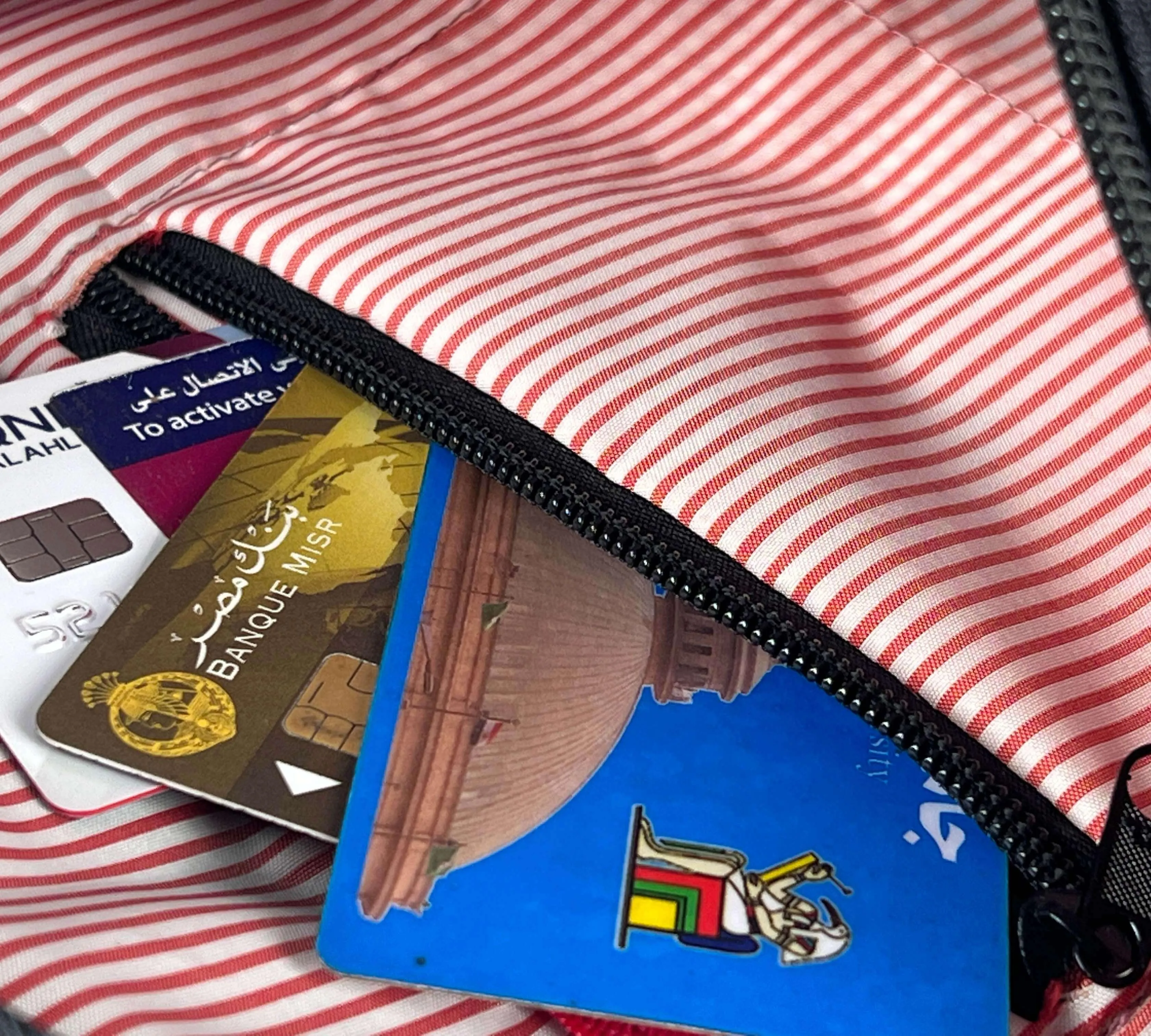 شنطة كروس وسط بيهايف مع مخرج للسماعات وخاصية سيف كود - نبيتى