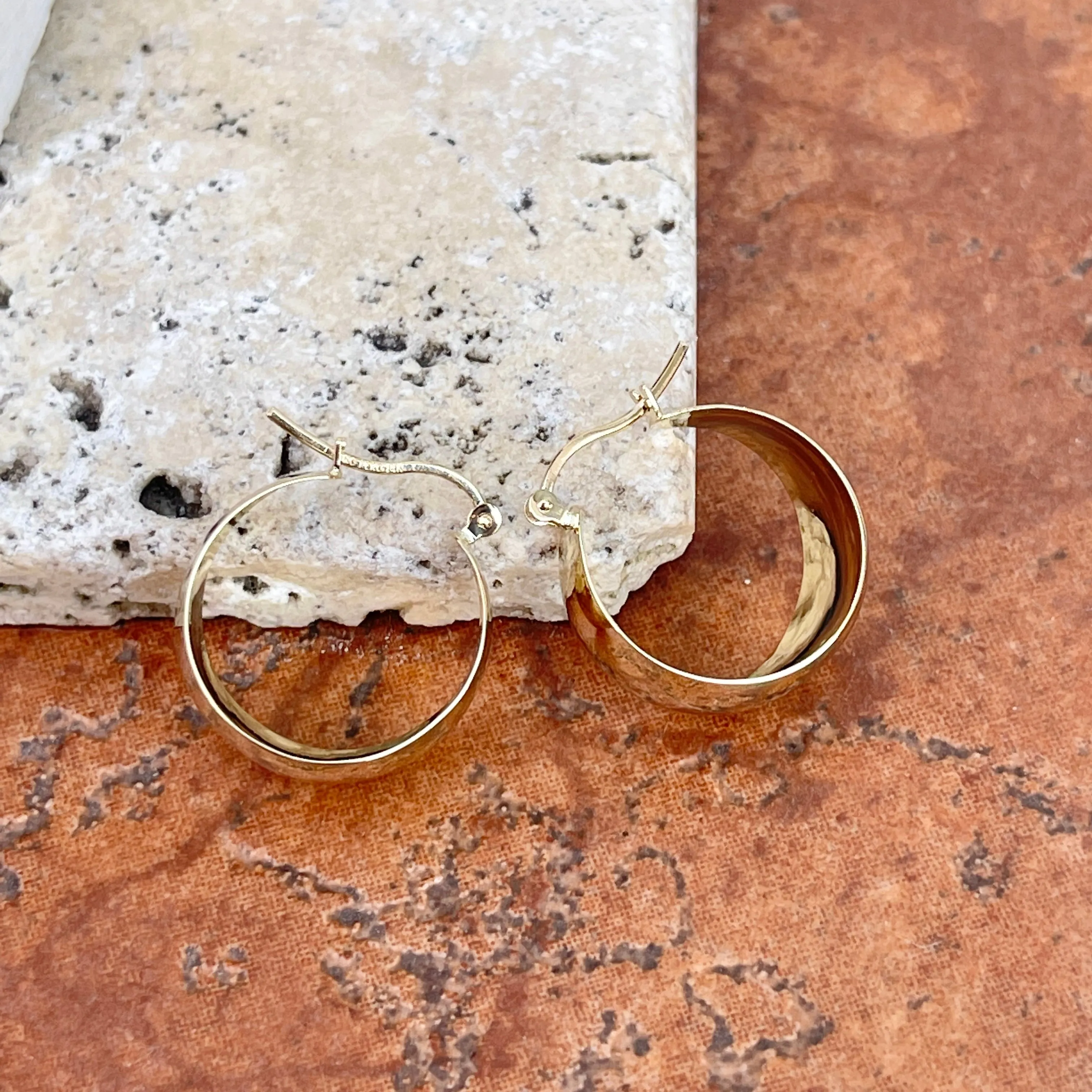 14KT Yellow Gold Shiny 10.5mm Tapered Round Hoop Earrings 21mm