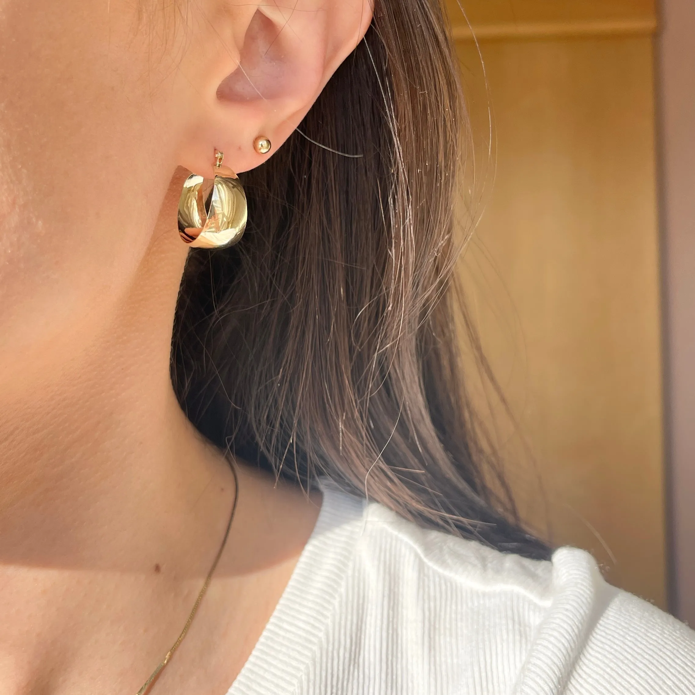 14KT Yellow Gold Shiny 10.5mm Tapered Round Hoop Earrings 21mm