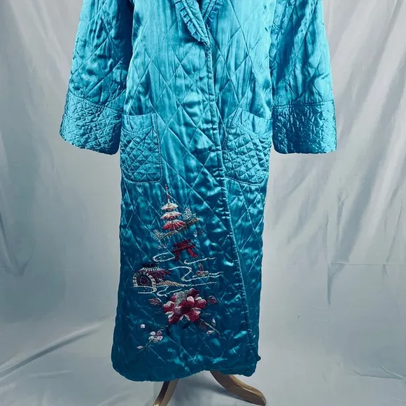 1960s quilted Asian motif robe