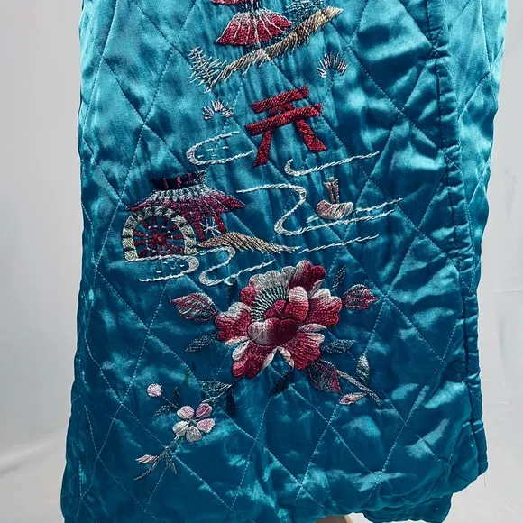 1960s quilted Asian motif robe