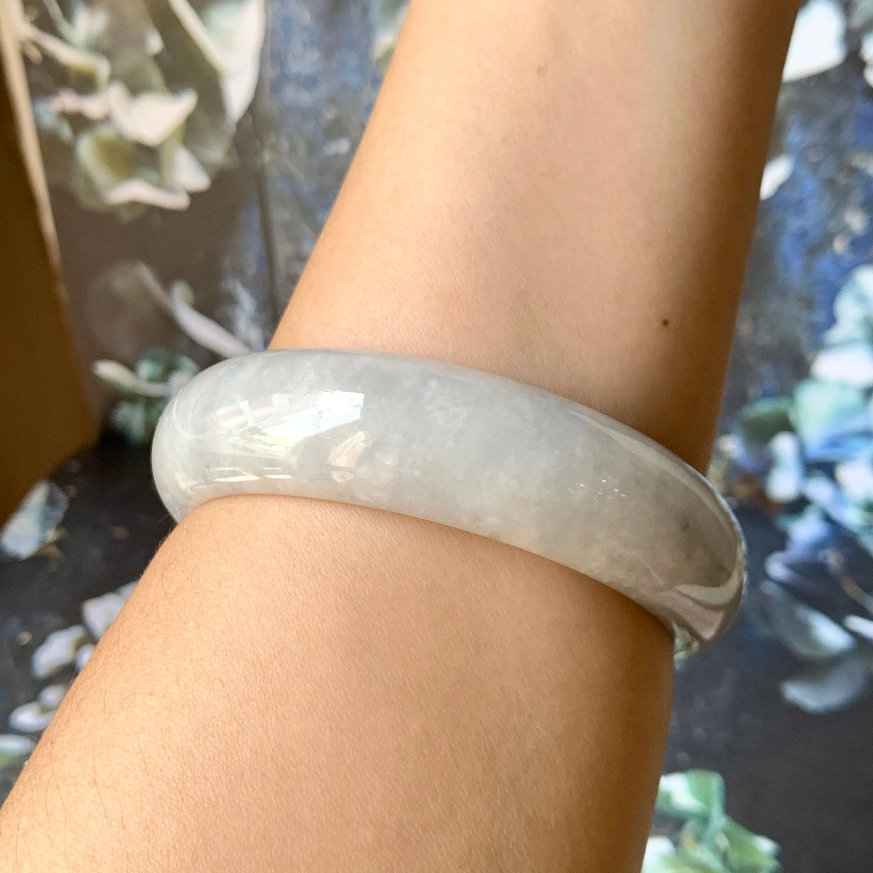 58.2mm A-Grade Natural Lavender Green Jadeite Modern Round Bangle No.151535