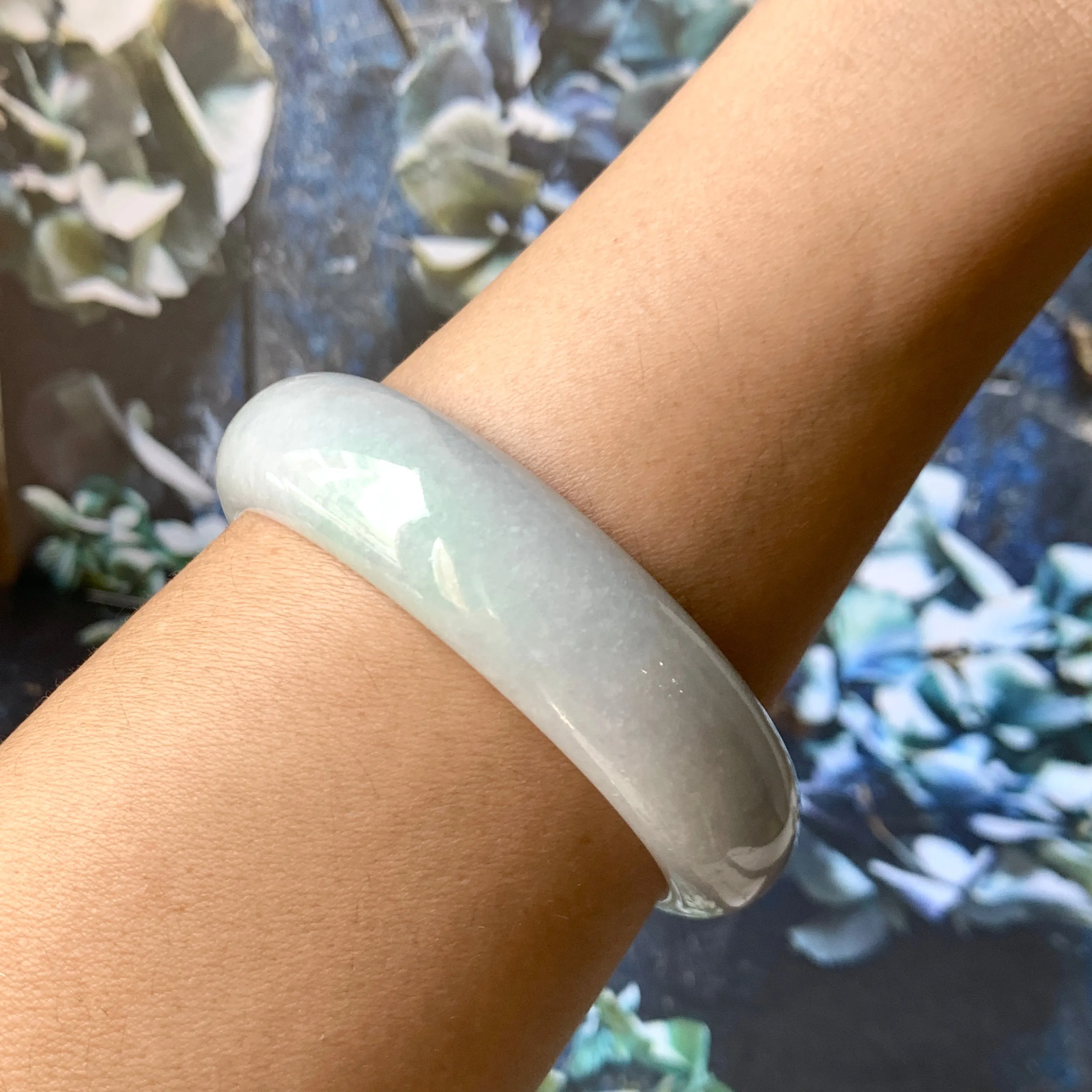 58.2mm A-Grade Natural Lavender Green Jadeite Modern Round Bangle No.151535