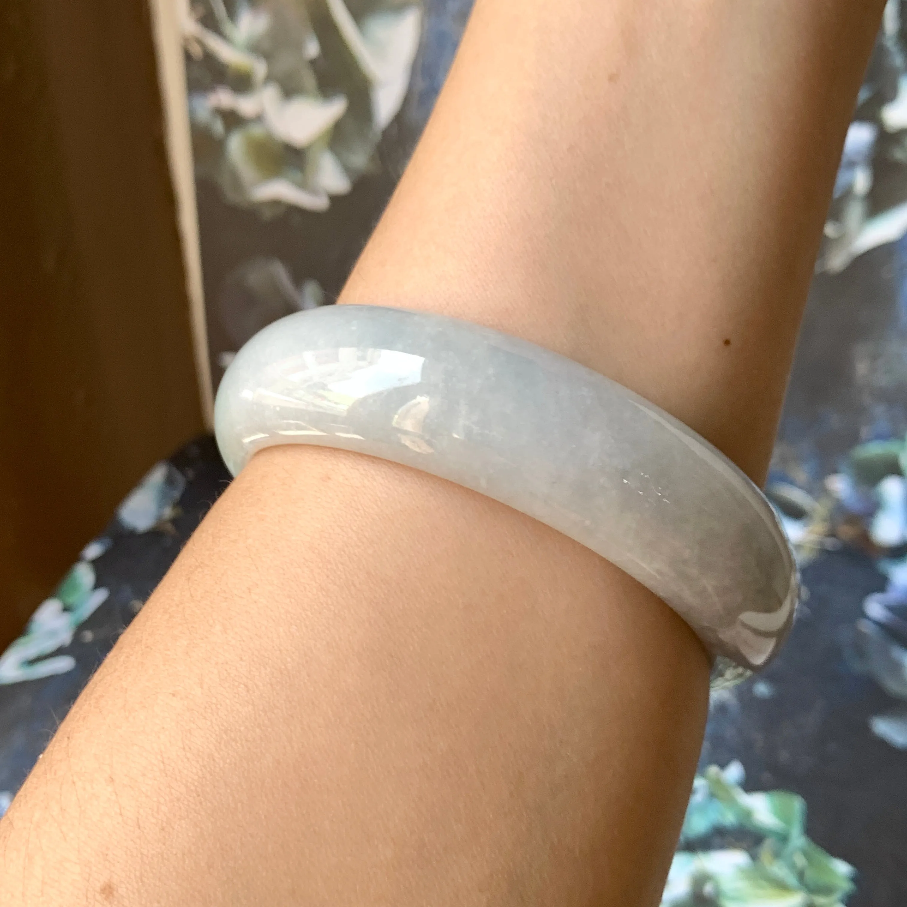 58.2mm A-Grade Natural Lavender Green Jadeite Modern Round Bangle No.151535