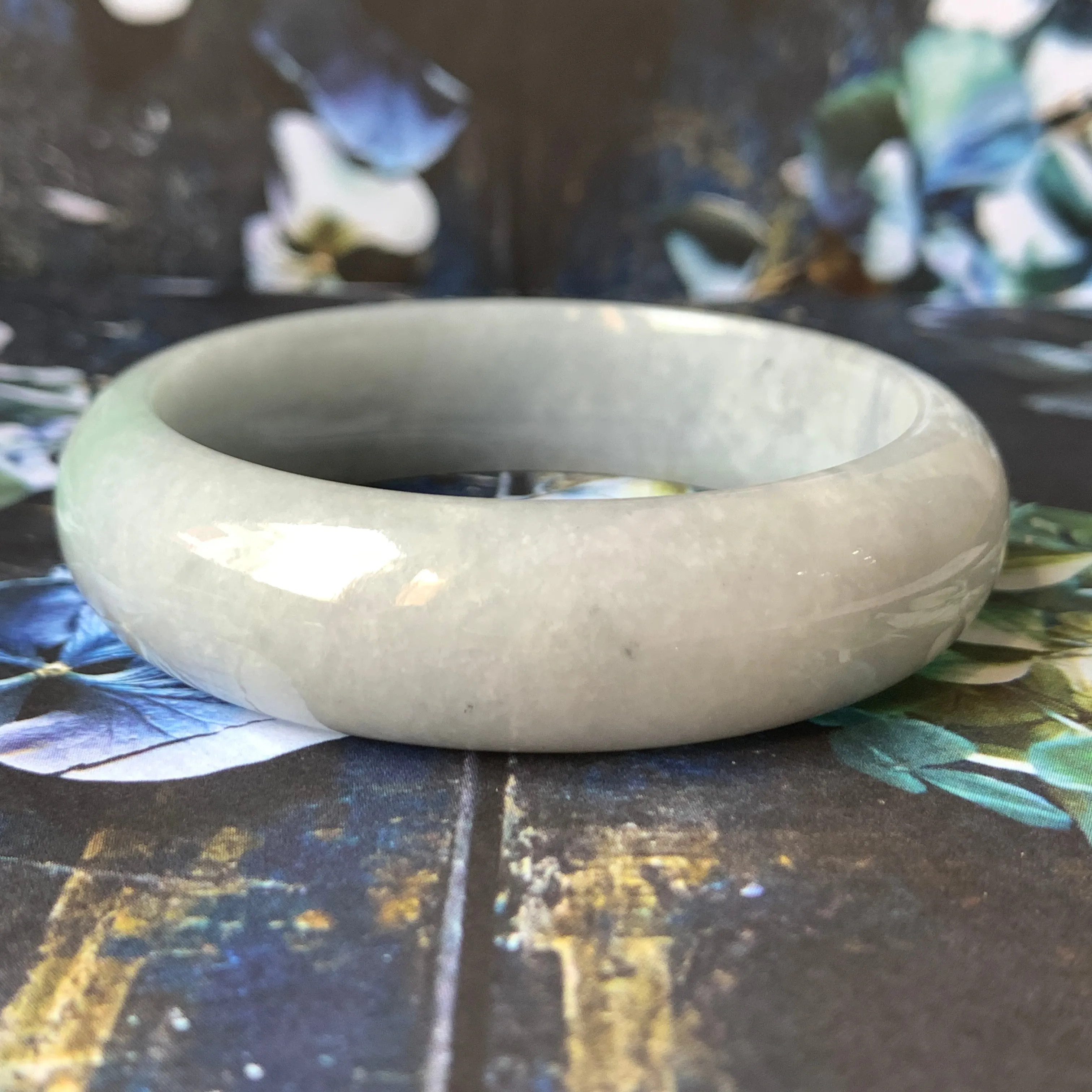 58.2mm A-Grade Natural Lavender Green Jadeite Modern Round Bangle No.151535