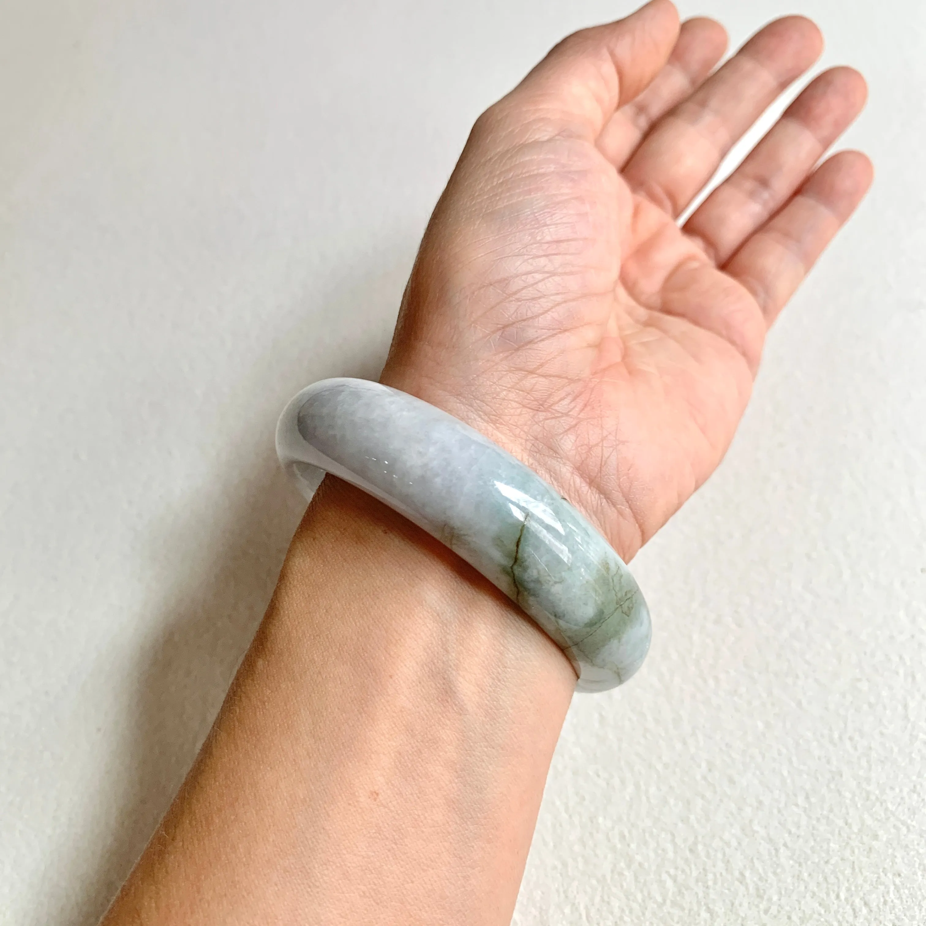 58.4mm A-Grade Natural Green Modern Round Bangle No. 600171