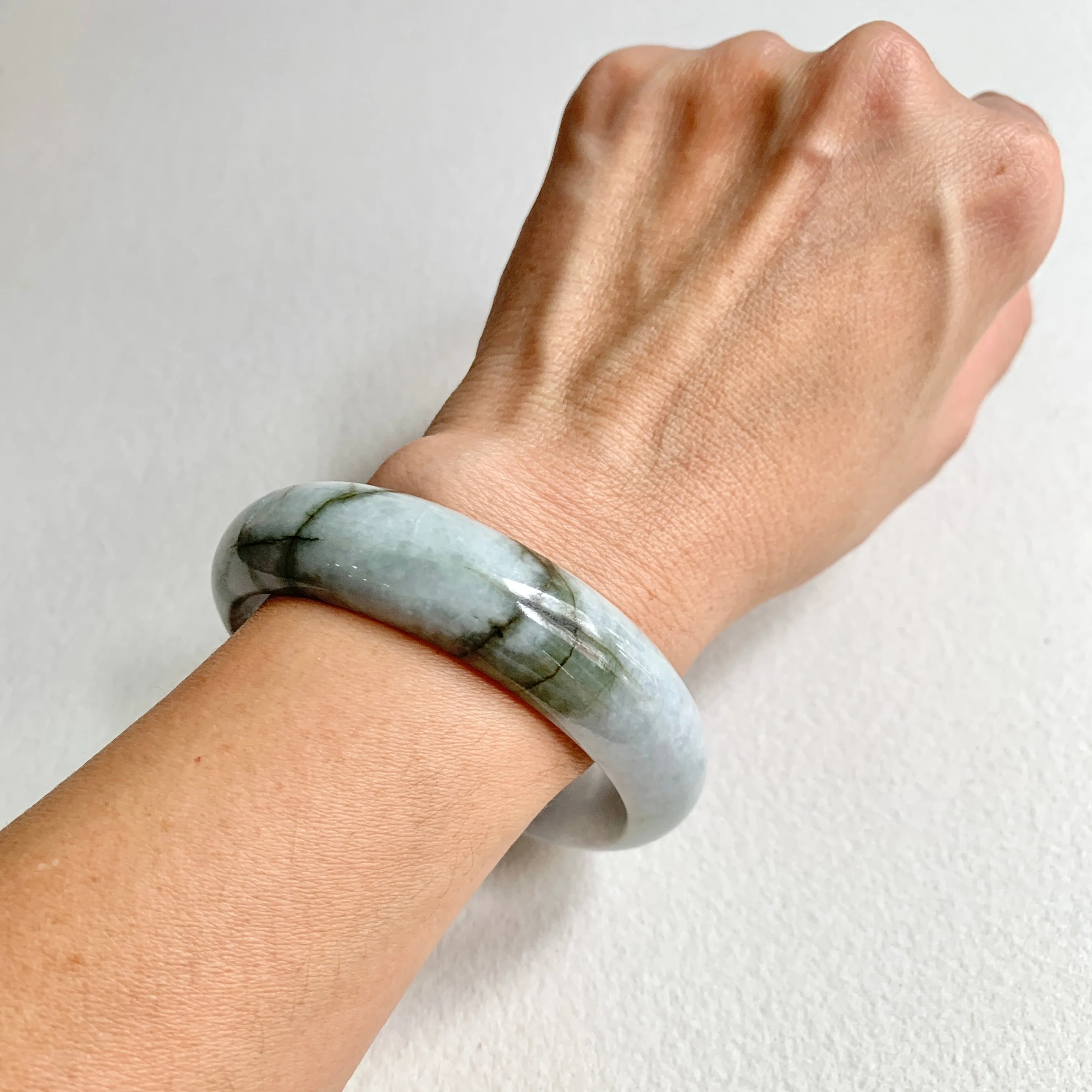 58.4mm A-Grade Natural Green Modern Round Bangle No. 600171