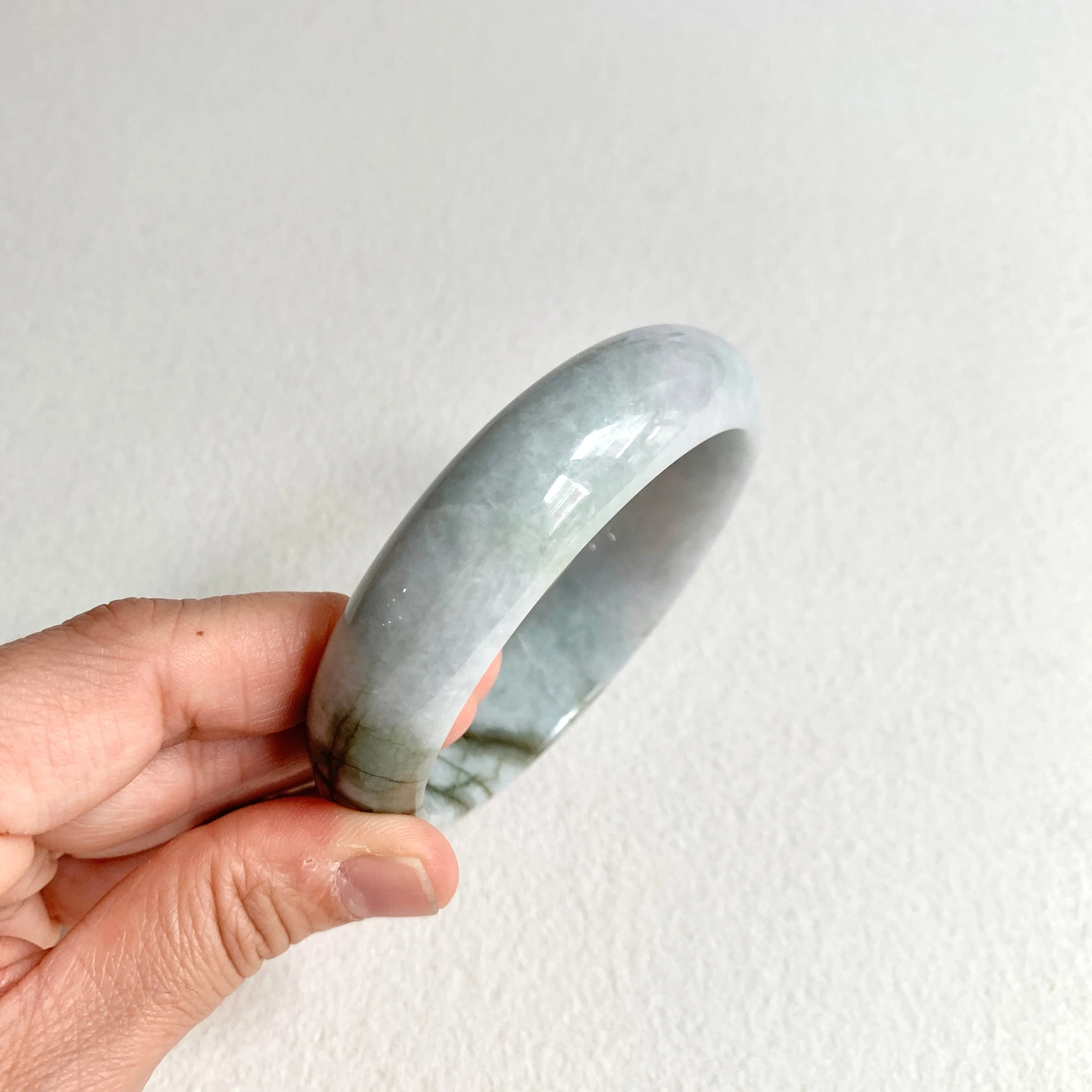 58.4mm A-Grade Natural Green Modern Round Bangle No. 600171