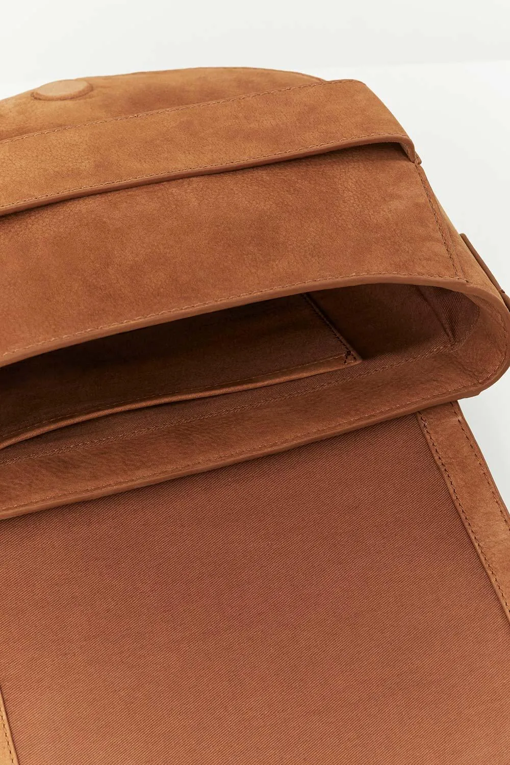 ALIBY - Sac besace caramel en cuir nubuck - petit modèle