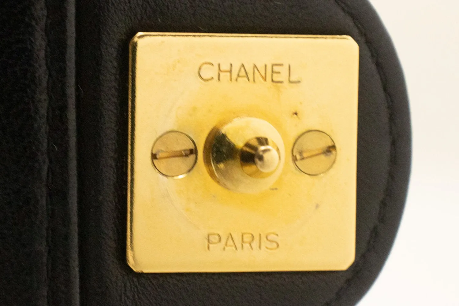 CHANEL Chain Shoulder Bag Clutch Black Quilted Flap Lambskin Purse n32
