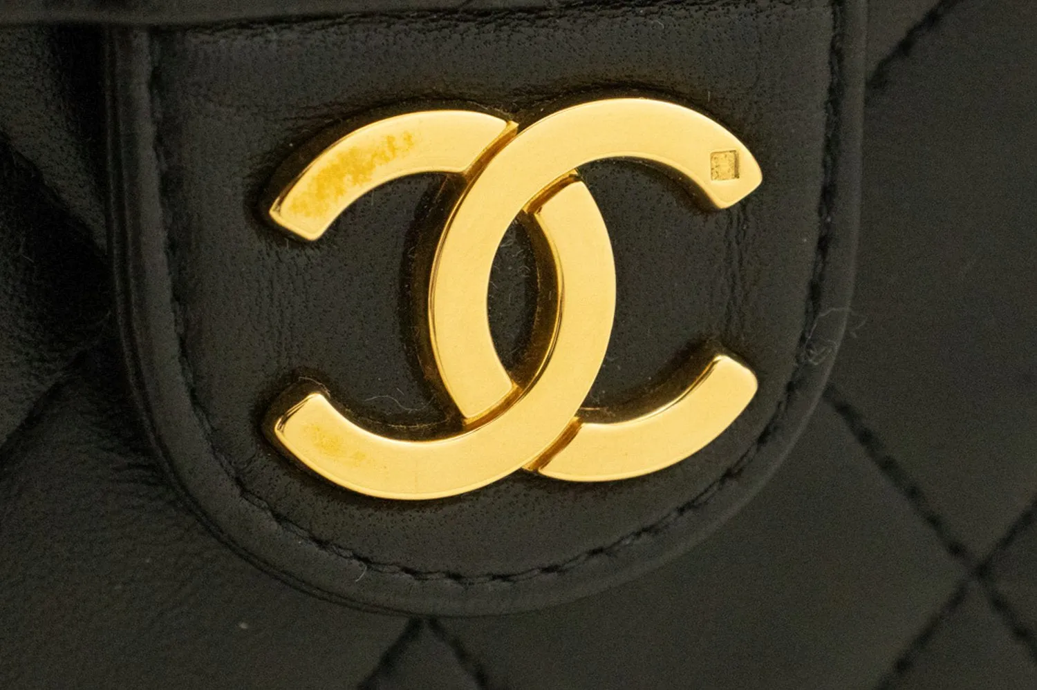 CHANEL Chain Shoulder Bag Clutch Black Quilted Flap Lambskin Purse n32