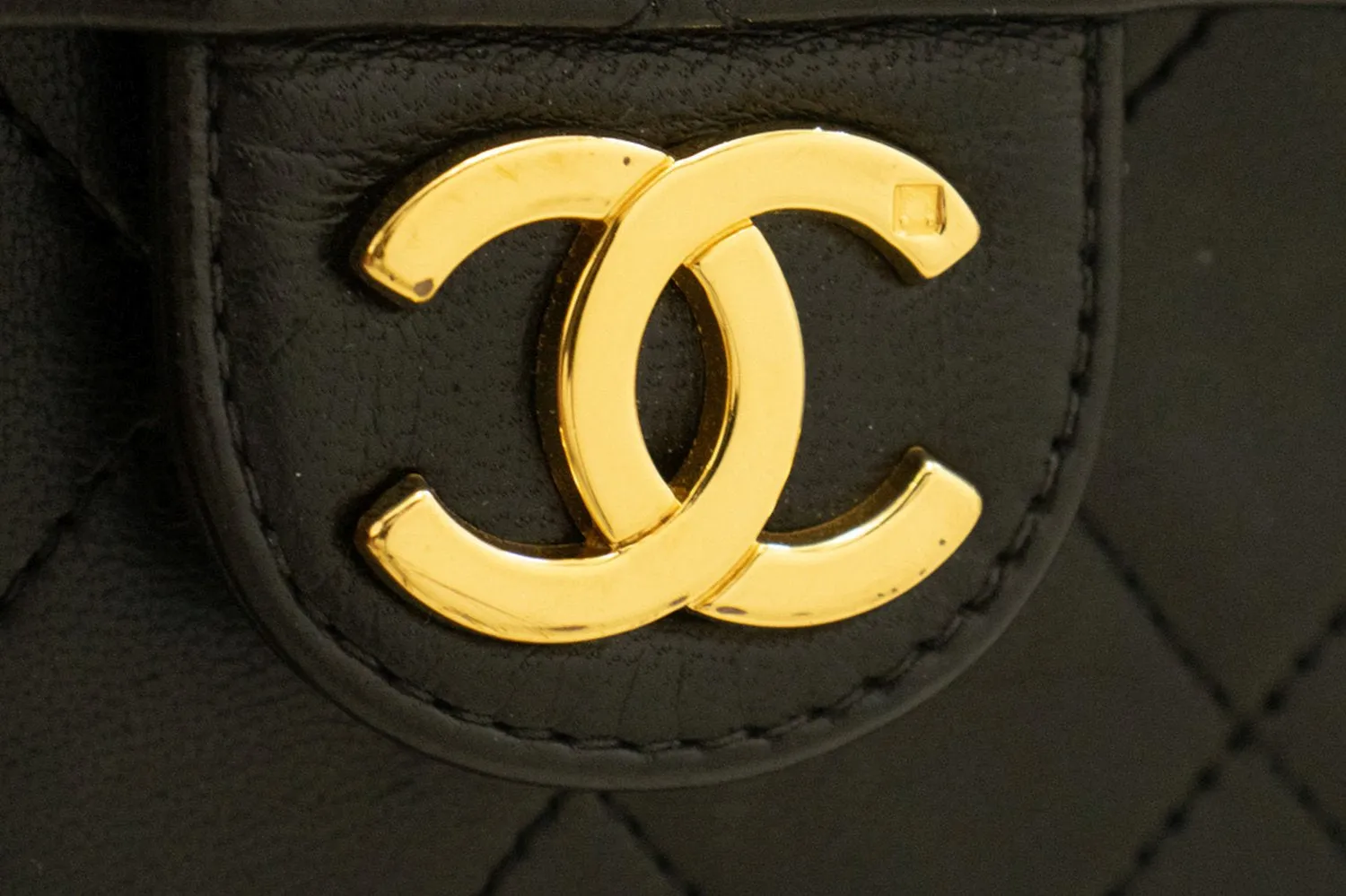 CHANEL Small Chain Shoulder Bag Clutch Black Quilted Flap Lambskin n57