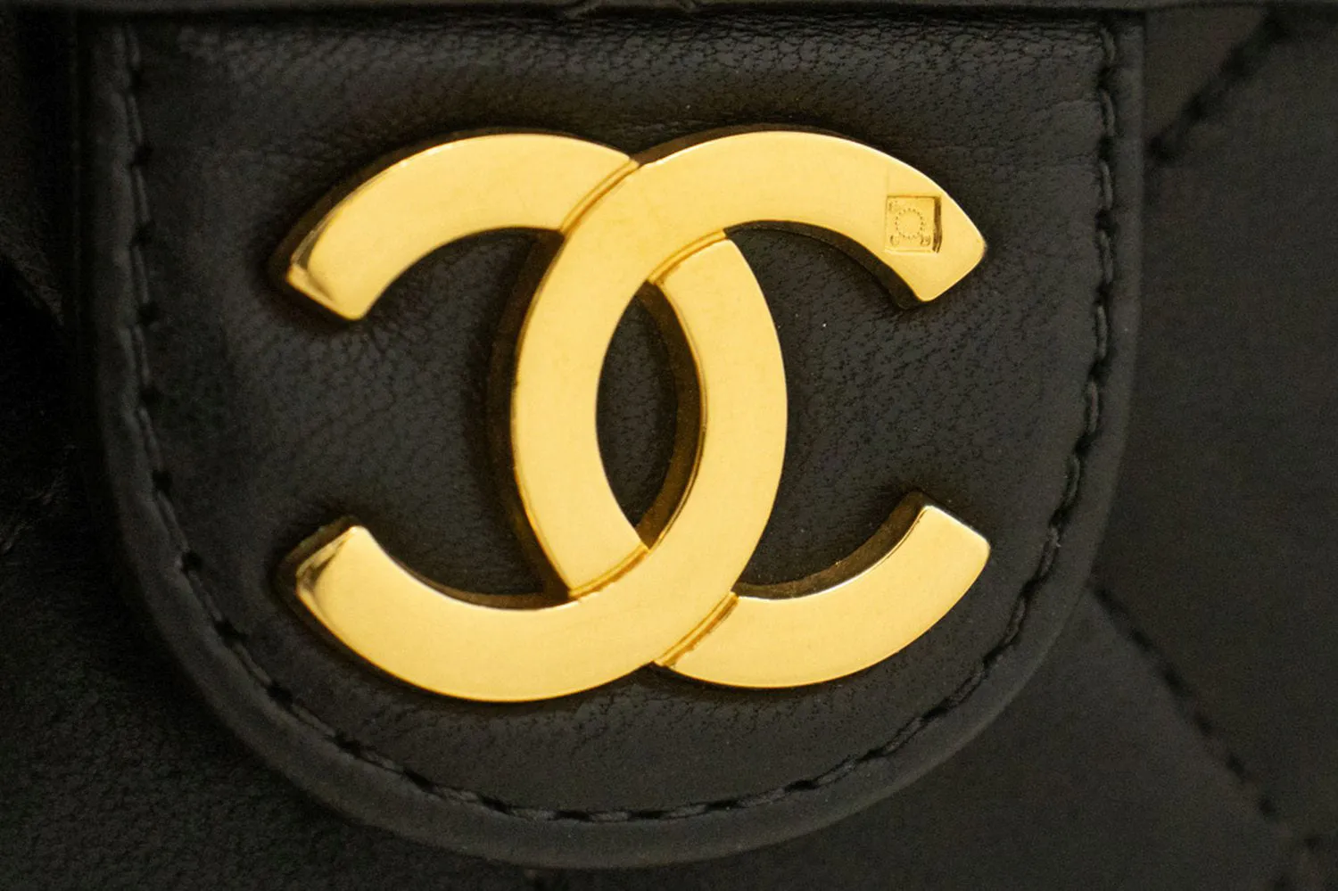 CHANEL Small Chain Shoulder Bag Clutch Black Quilted Flap Lambskin p06