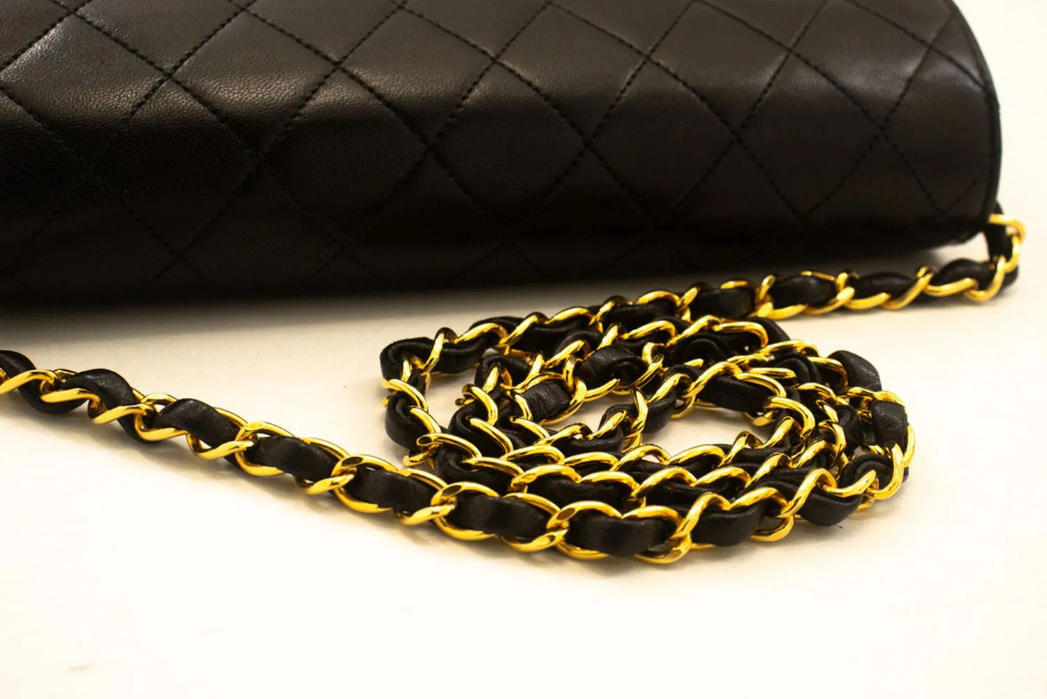 CHANEL Small Chain Shoulder Bag Clutch Black Quilted Flap Lambskin p55