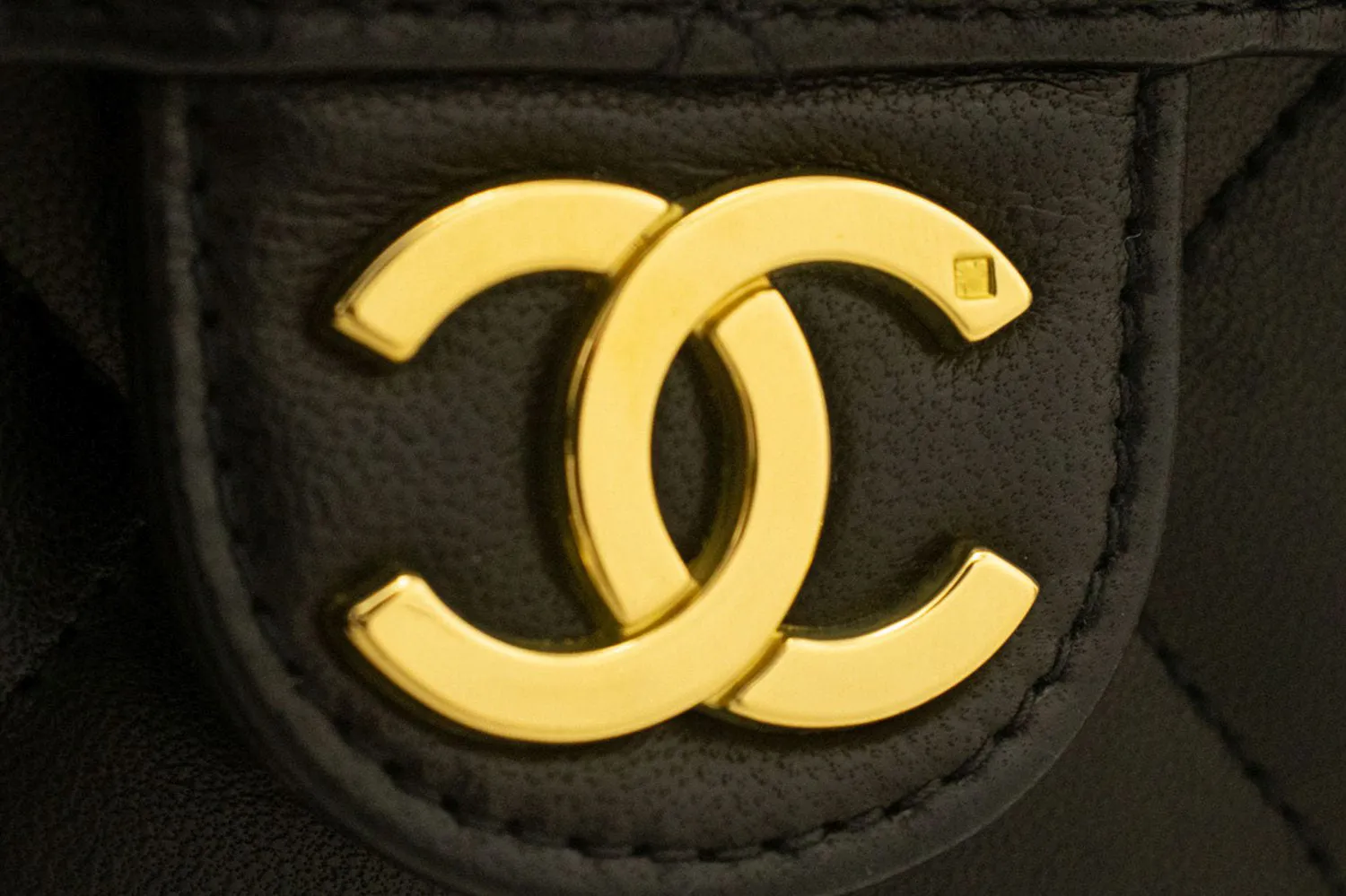 CHANEL Small Chain Shoulder Bag Clutch Black Quilted Flap Lambskin p55
