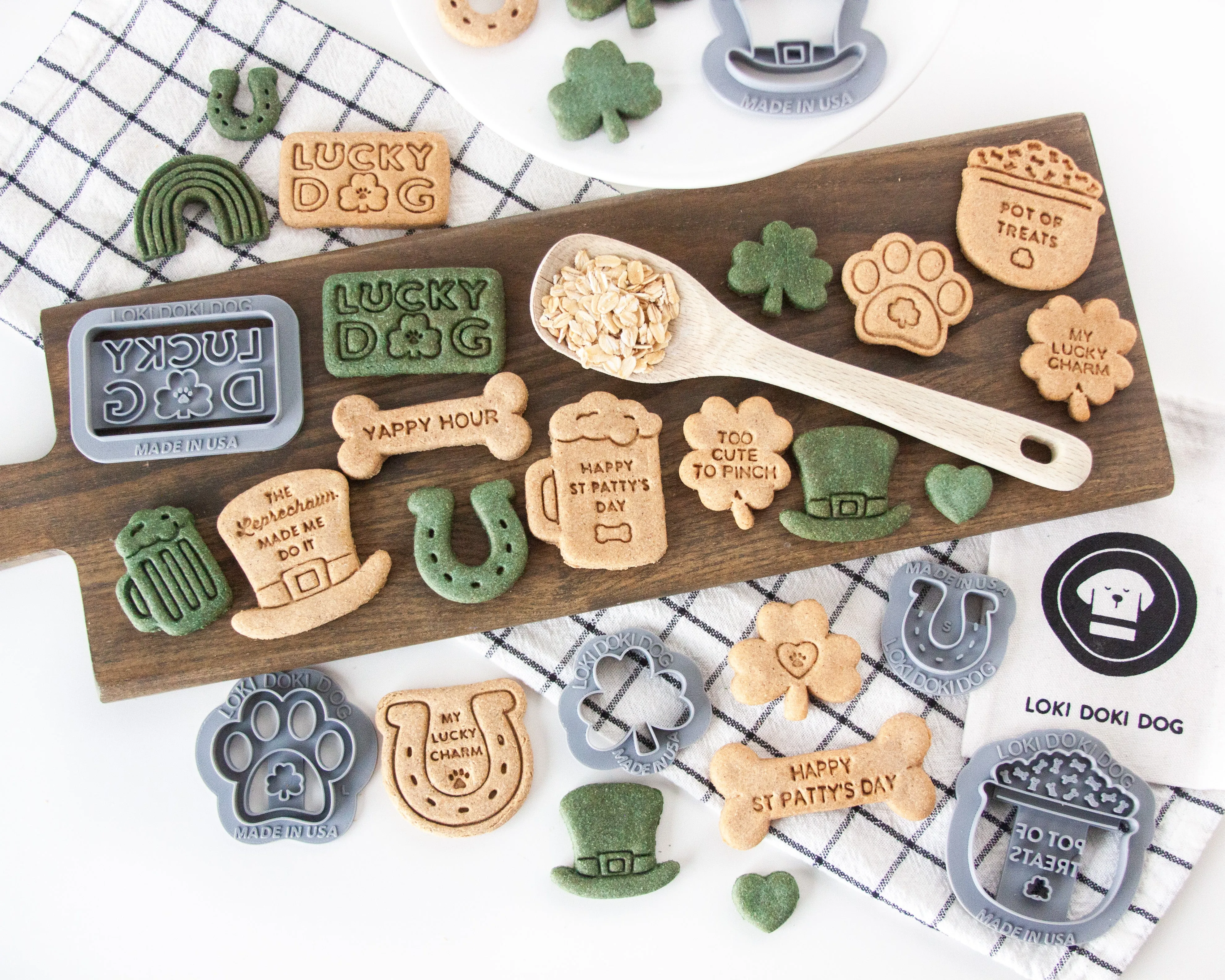 Horseshoe Shape Dog Biscuit Cookie Cutter (4 Sizes Available)