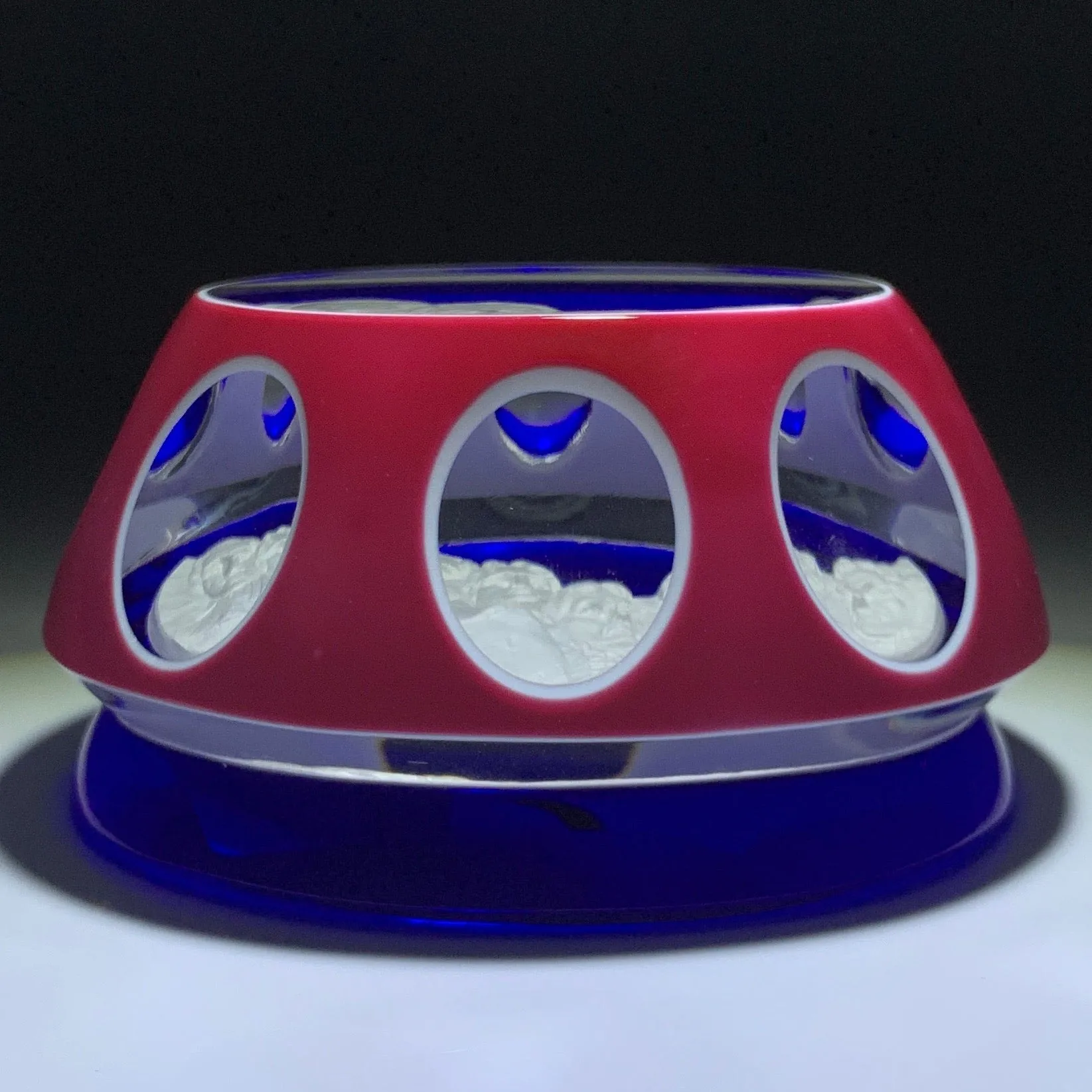 Large Modern Baccarat Mount Rushmore Sulphide with Faceted Triple Overlay Glass Art Paperweight