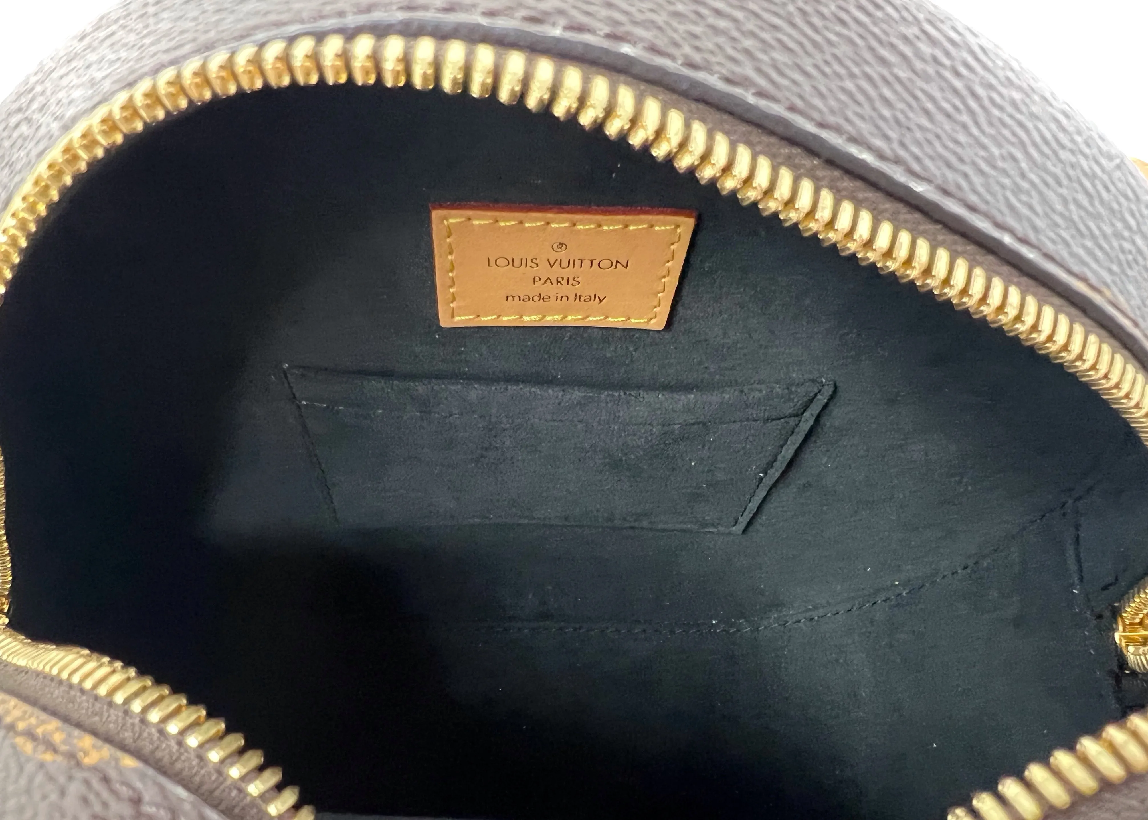 Louis Vuitton '19 'Boite Chapeau Souple' MM Giant Reverse Monogram Crossbody