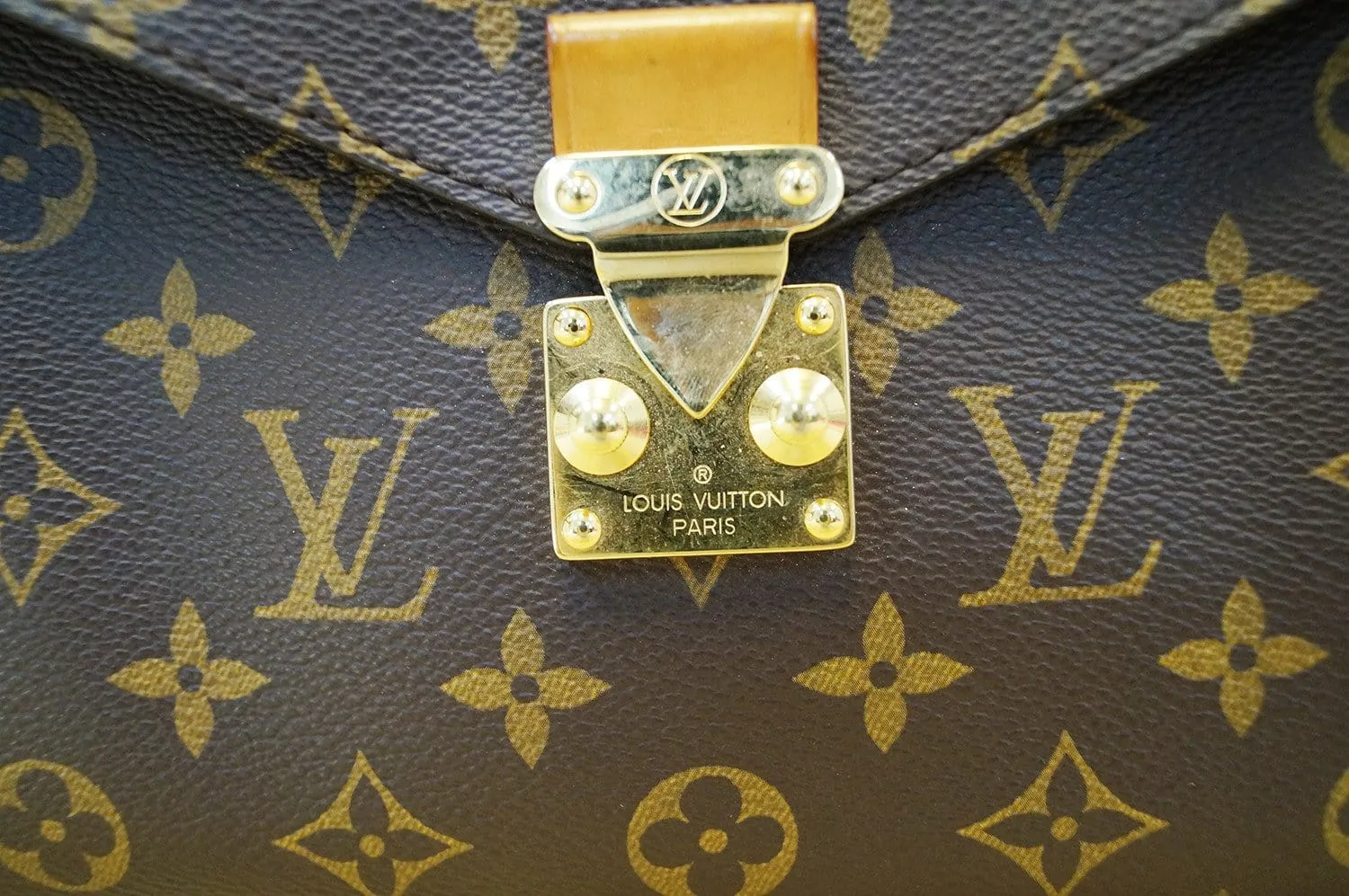 LOUIS VUITTON Metis Hobo Monogram Shoulder Bag with Strap