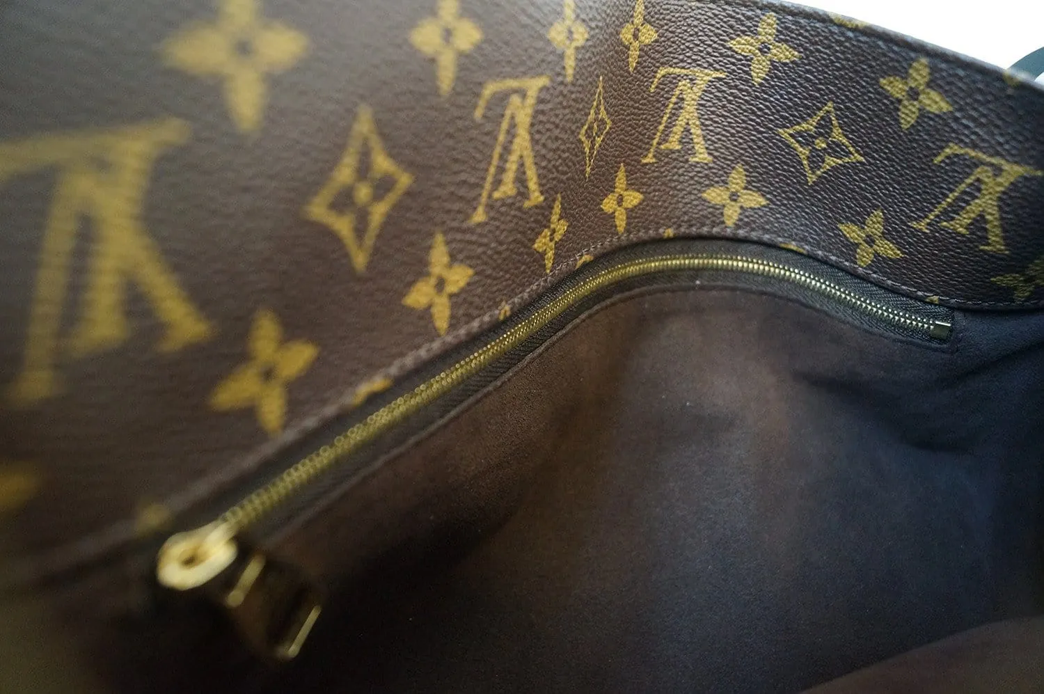 LOUIS VUITTON Metis Hobo Monogram Shoulder Bag with Strap