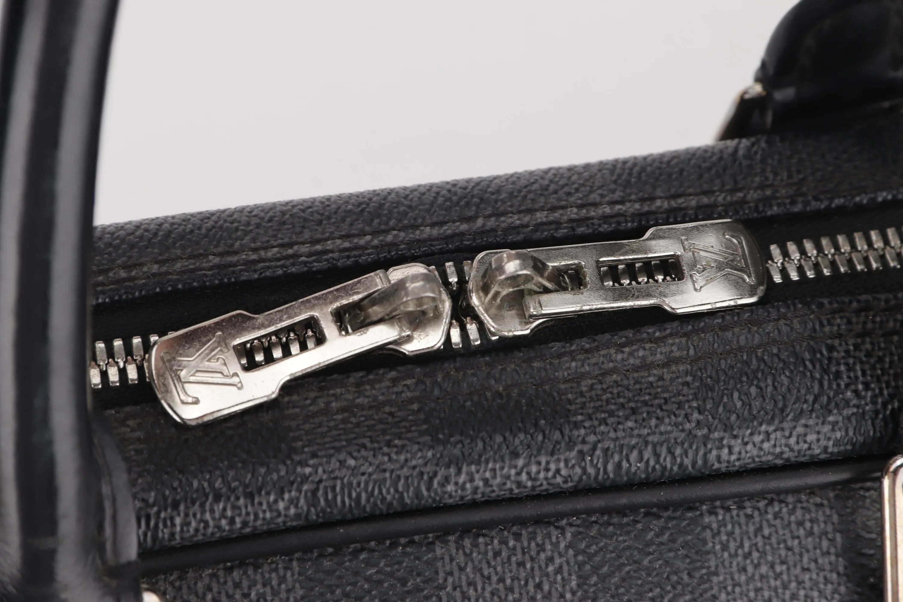 LOUIS VUITTON N41123 VOYAGE DOCUMENT BAG (BA2130) DAMIER GRAPHITE, WITH DUST COVER