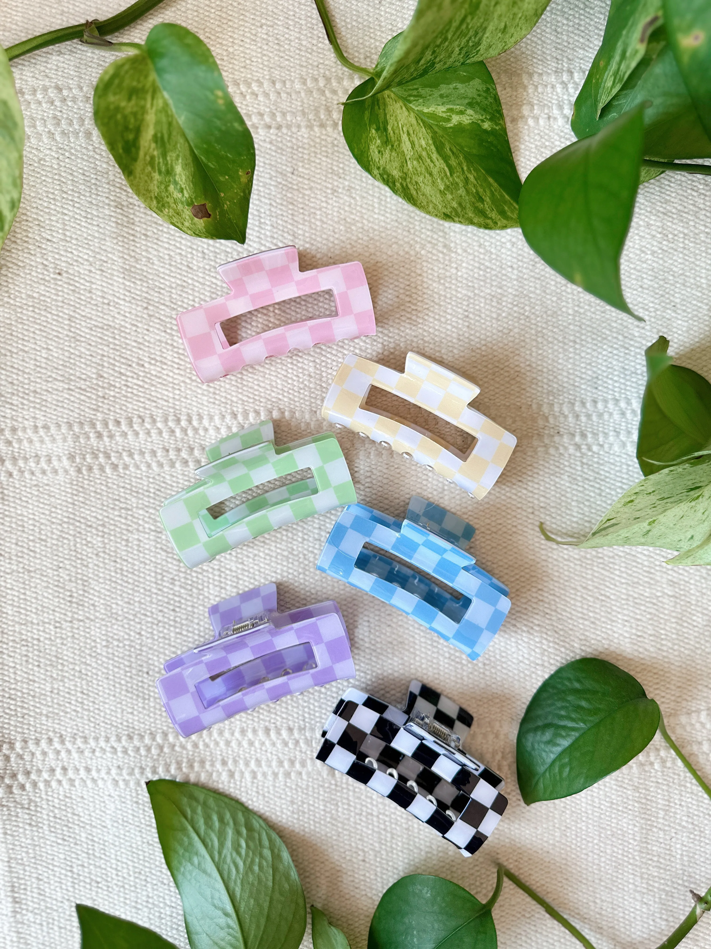 Medium Checkered Claw Clip