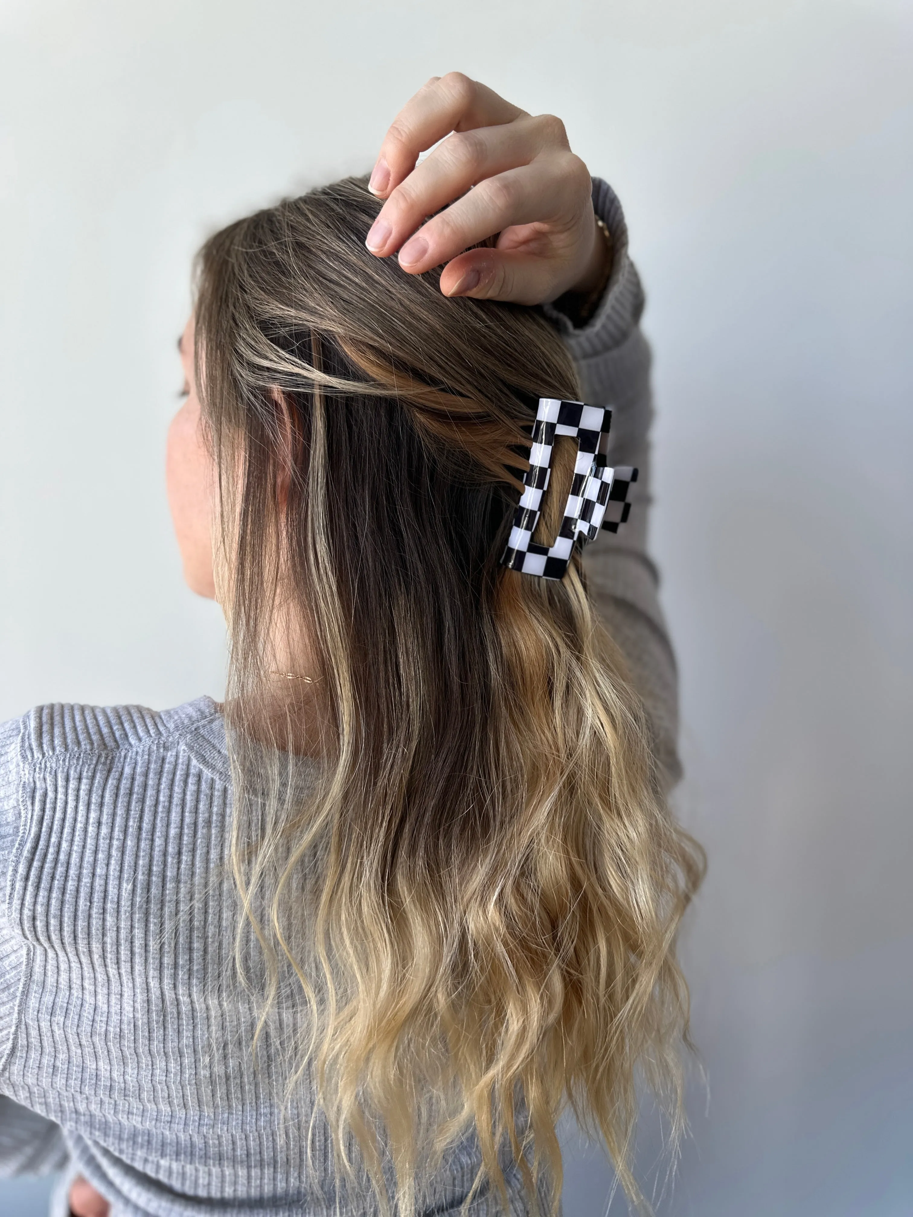 Medium Checkered Claw Clip