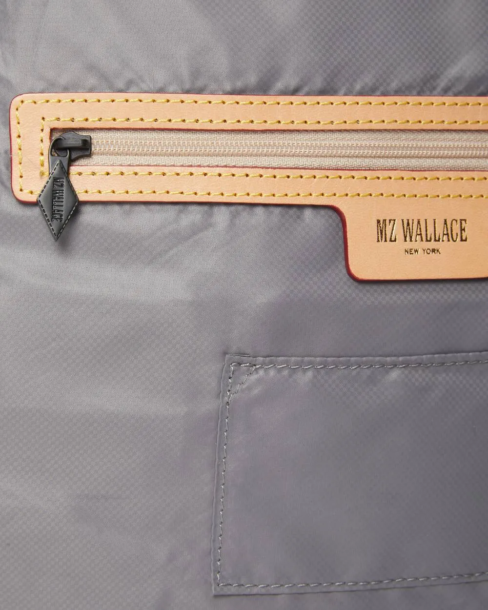 Metro Flat Crossbody | Black
