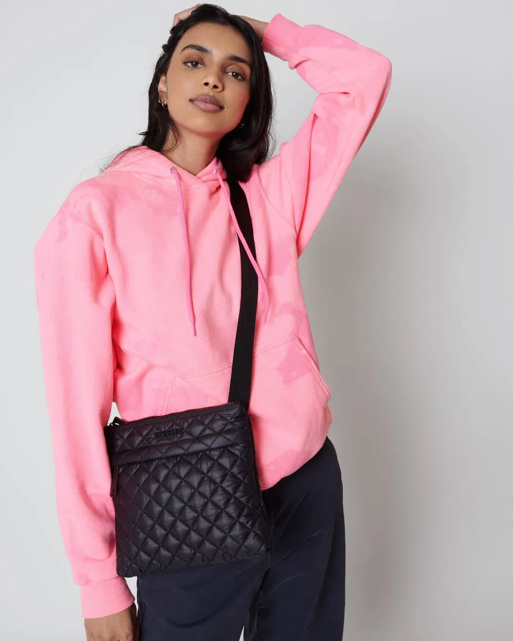 Metro Flat Crossbody | Black