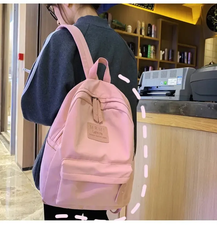 Mochila Pequena e Prática: Ideal para o Dia a Dia!