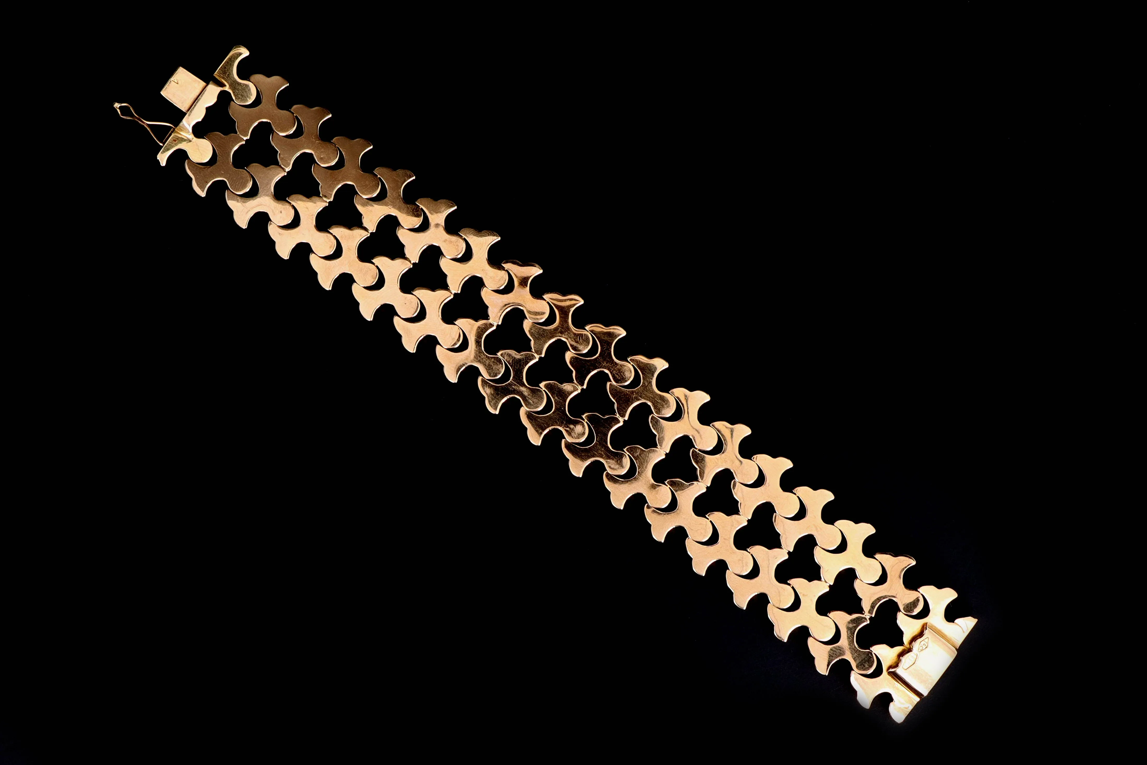 Modern 18K Yellow Gold Bracelet