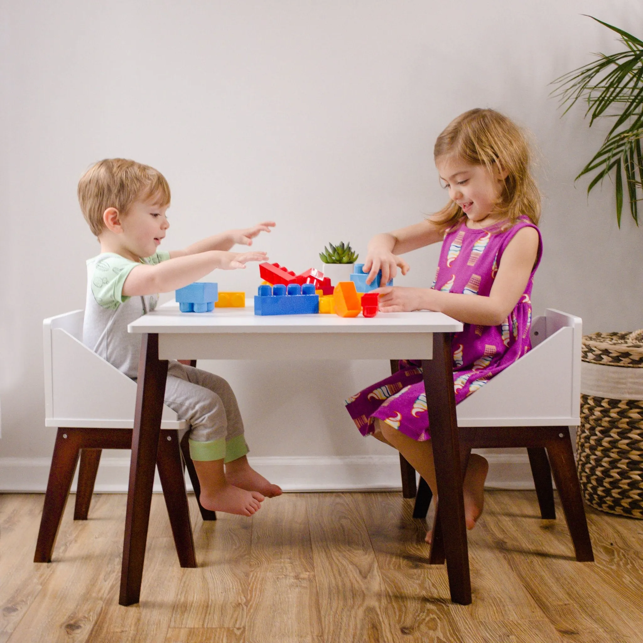 Modern Table & Chairs