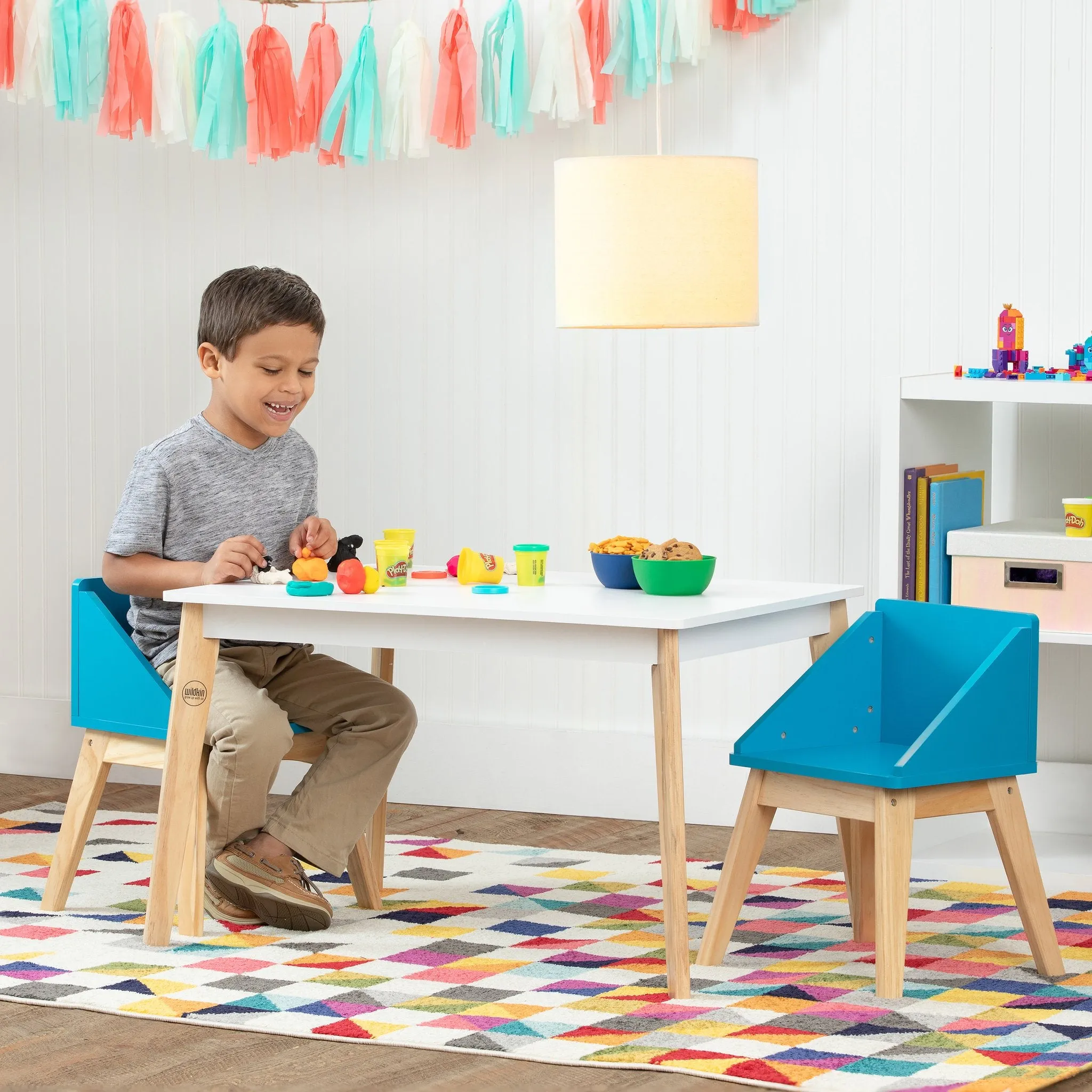 Modern Table & Chairs