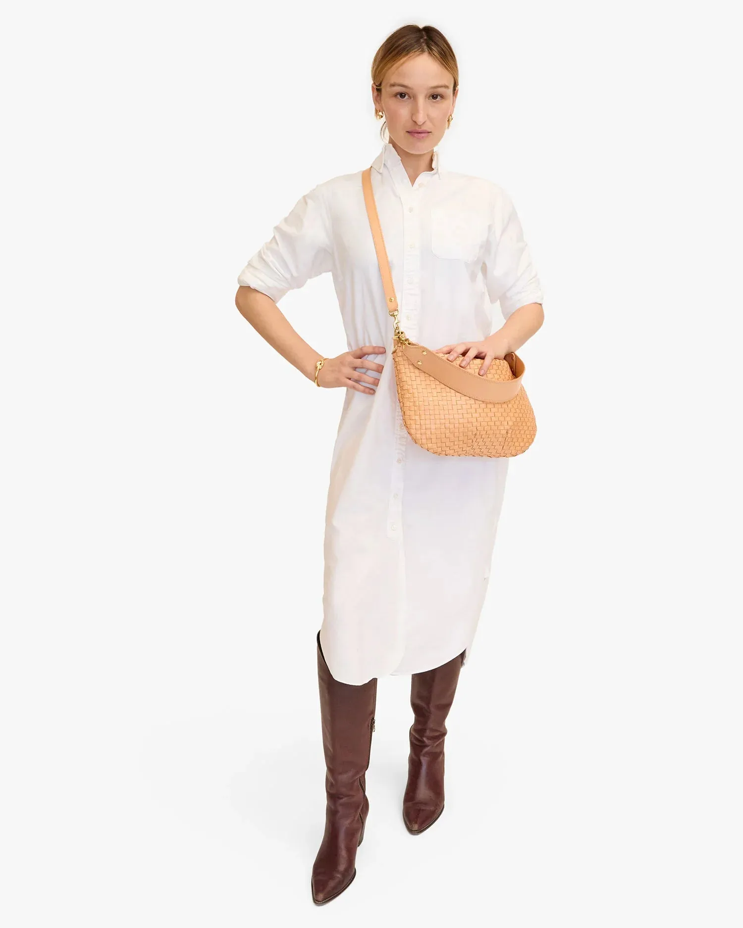 Moyen Messenger in woven checker bisque