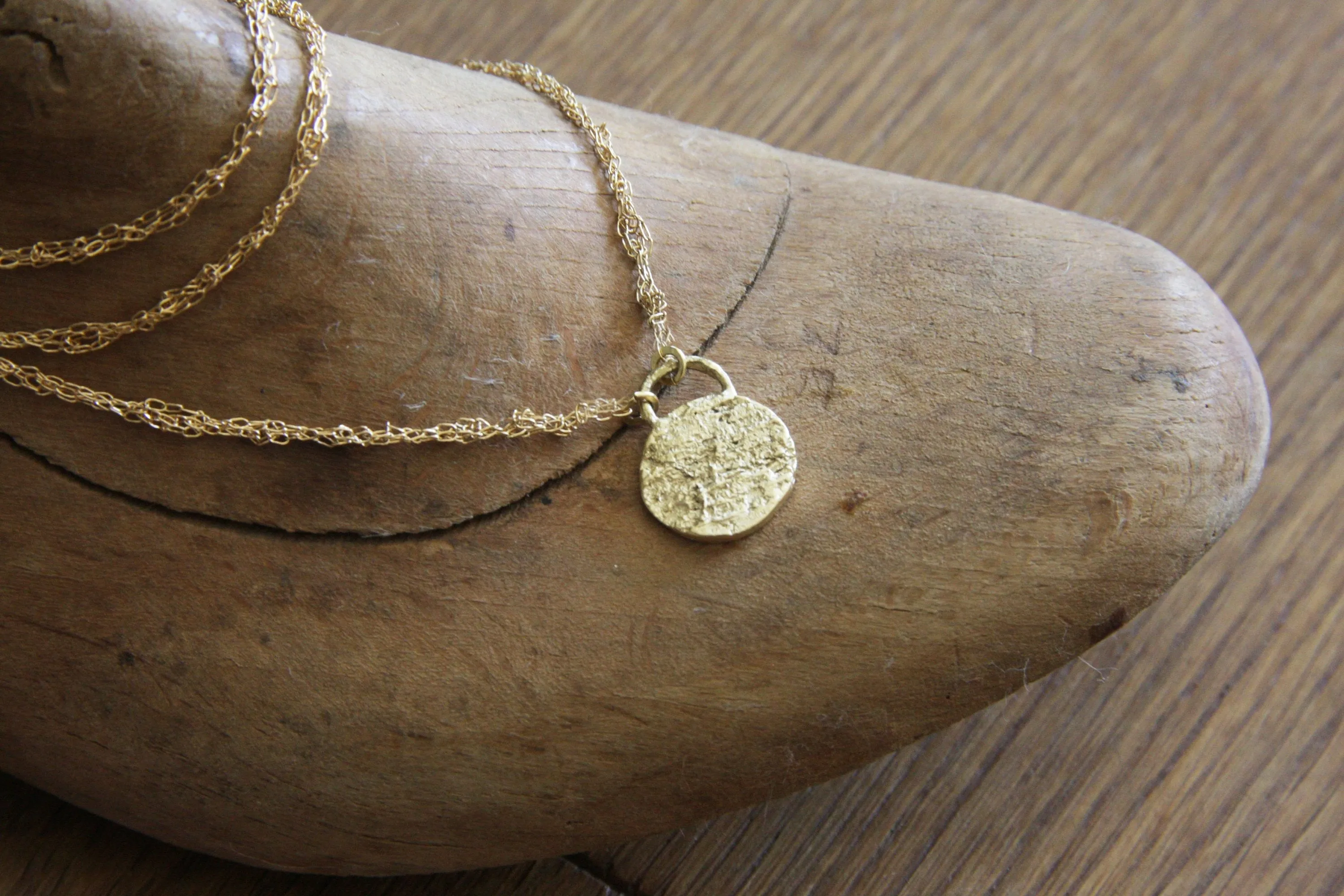 Natural Necklace Gold Organic Round Pendant