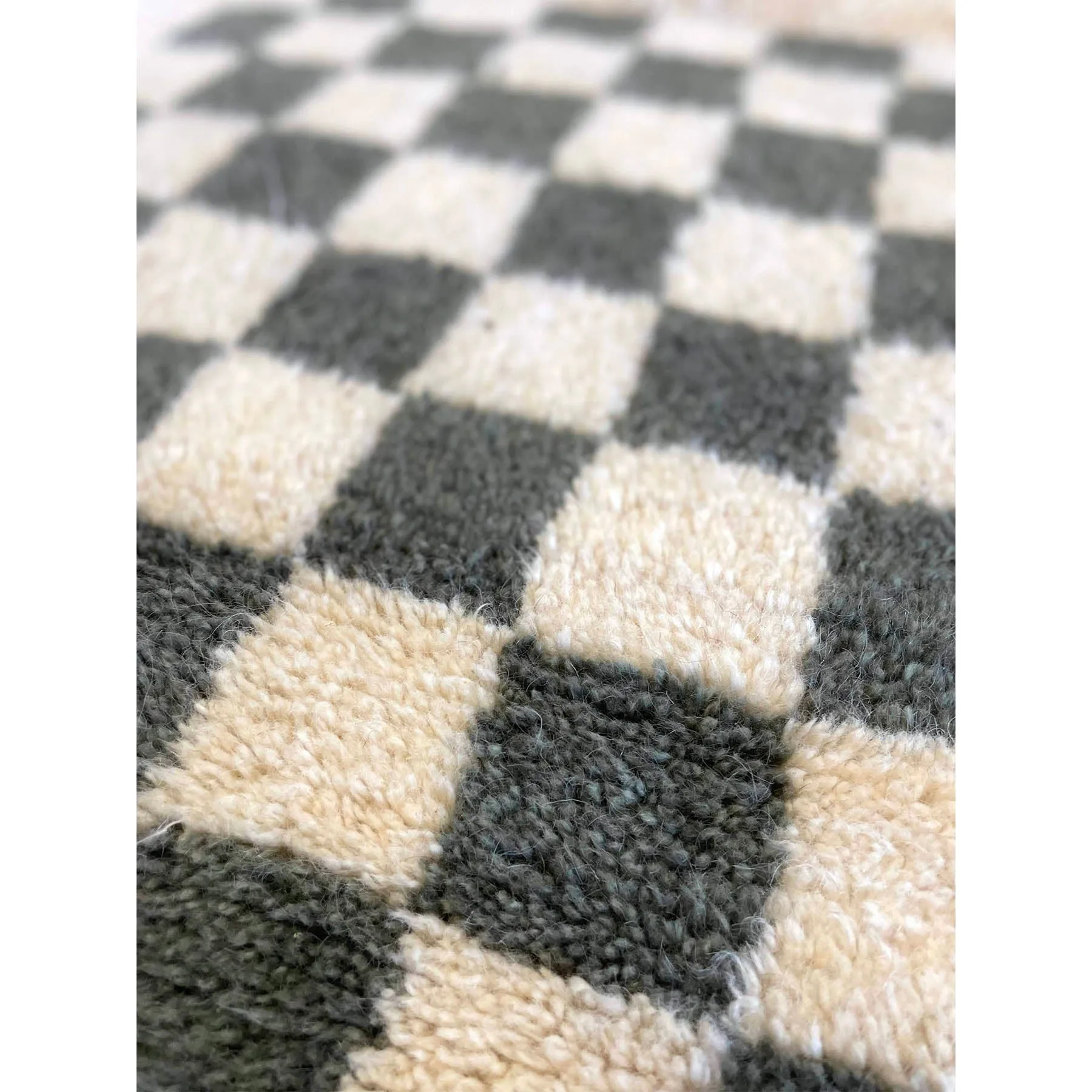 No. 704 | 2' 2" x 3' 4"