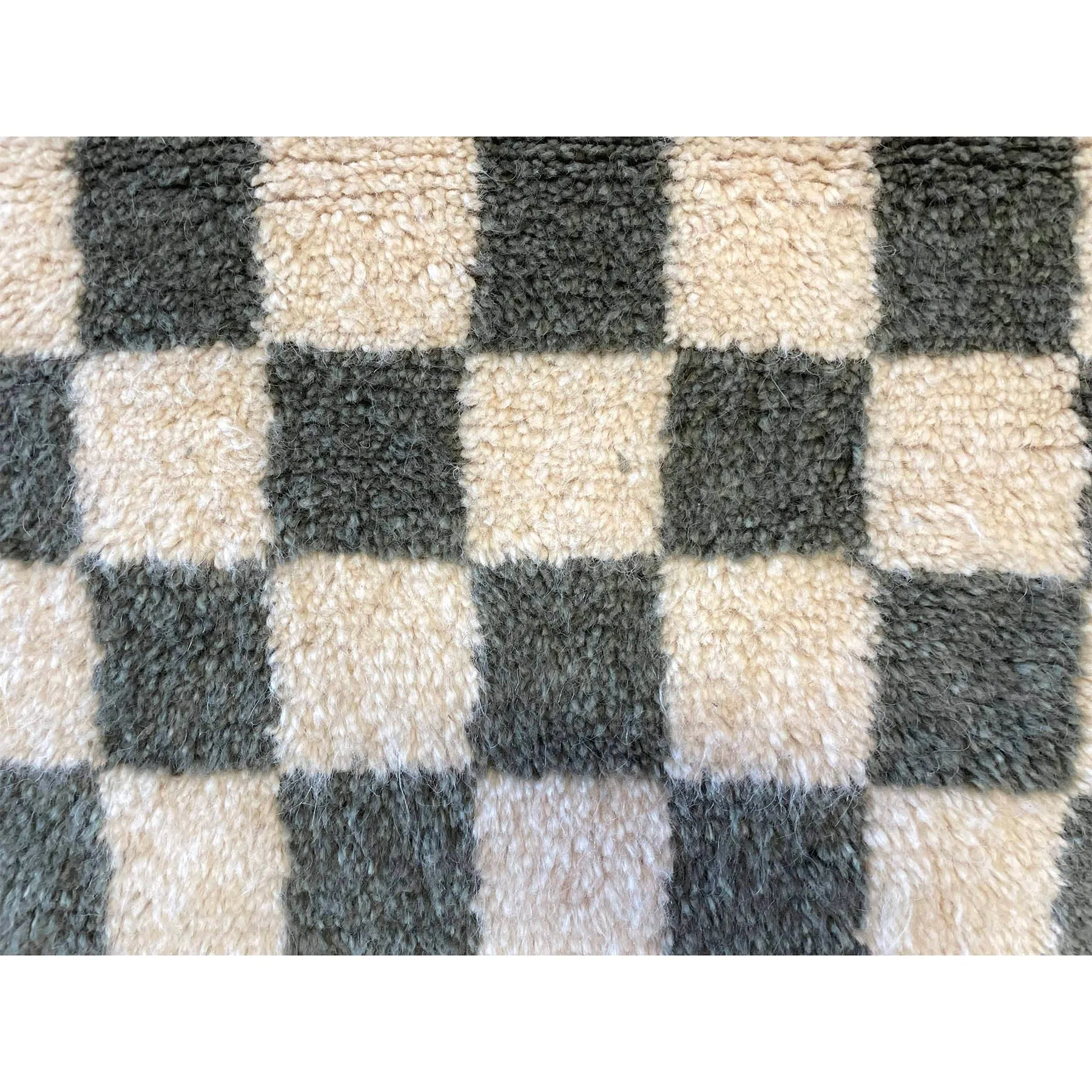 No. 704 | 2' 2" x 3' 4"