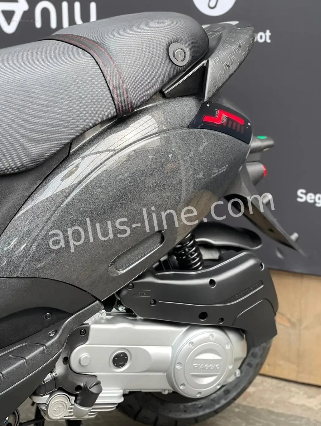 Panel Kit High Gloss Psychedelic Black | Piaggio ZIP 2000/SP Models