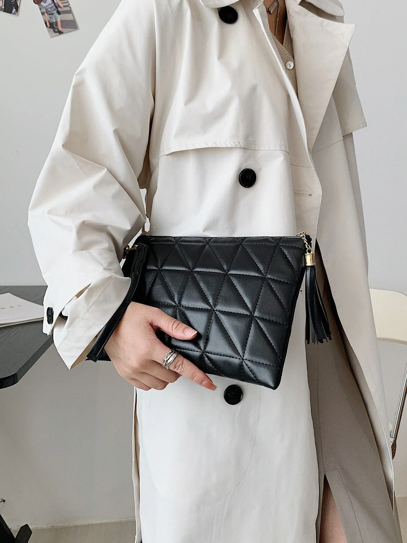 Quilted Embossed Tassel Decor Clutch Bag - Black- FD ⚡