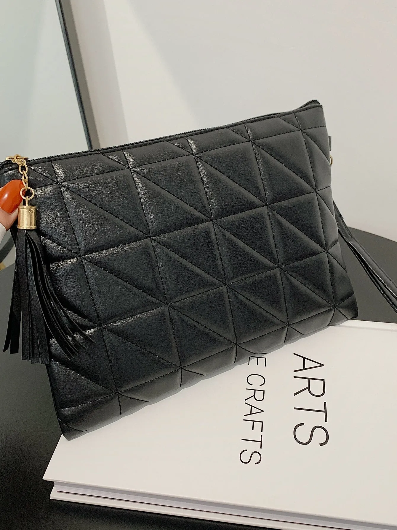 Quilted Embossed Tassel Decor Clutch Bag - Black- FD ⚡