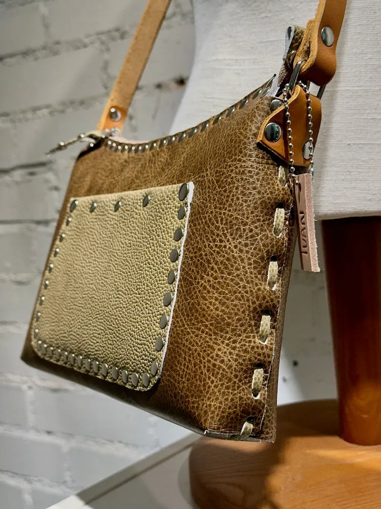 TOBACCO ZIP CROSSBODY HANDBAG WITH ADJUSTABLE STRAP II211