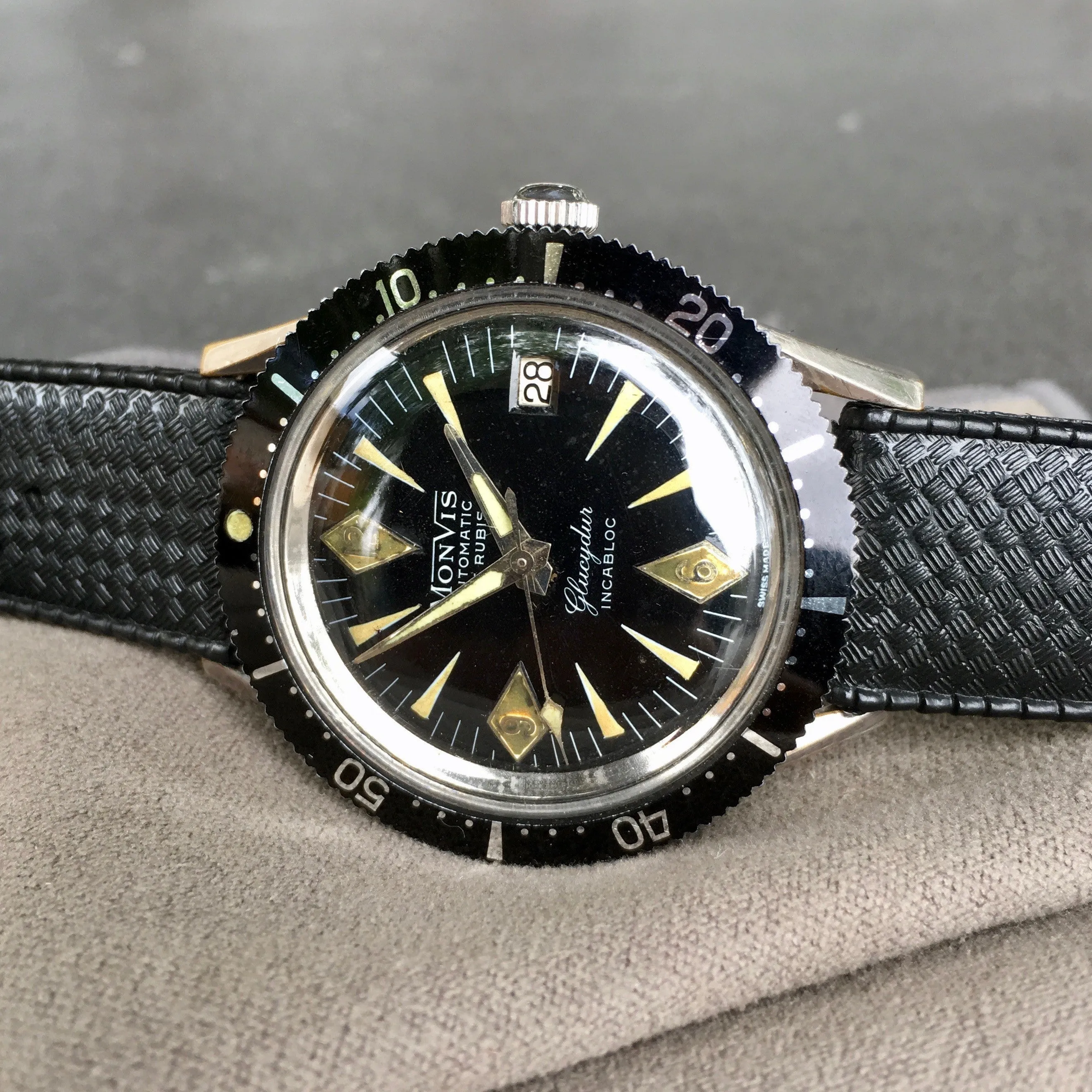Vintage Monvis Glucydur Divers Incabloc Automatic Date Black Stainless Steel Wristwatch