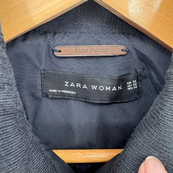 Zara Quilted Vest Womens XS Black Gold Polyester Equestrian Style Zip Pockets